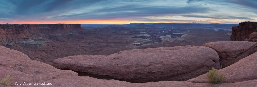 Canyonlands panorama from the canyon rim.
